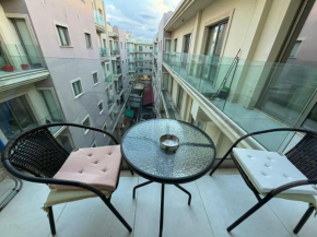 Central Large Apt Next to the Beach